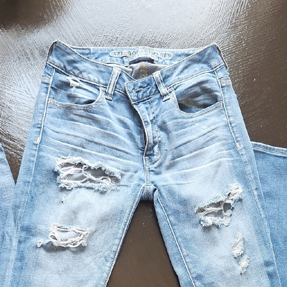 American Eagle Outfitters Light Wash Ripped Skinny Jeans